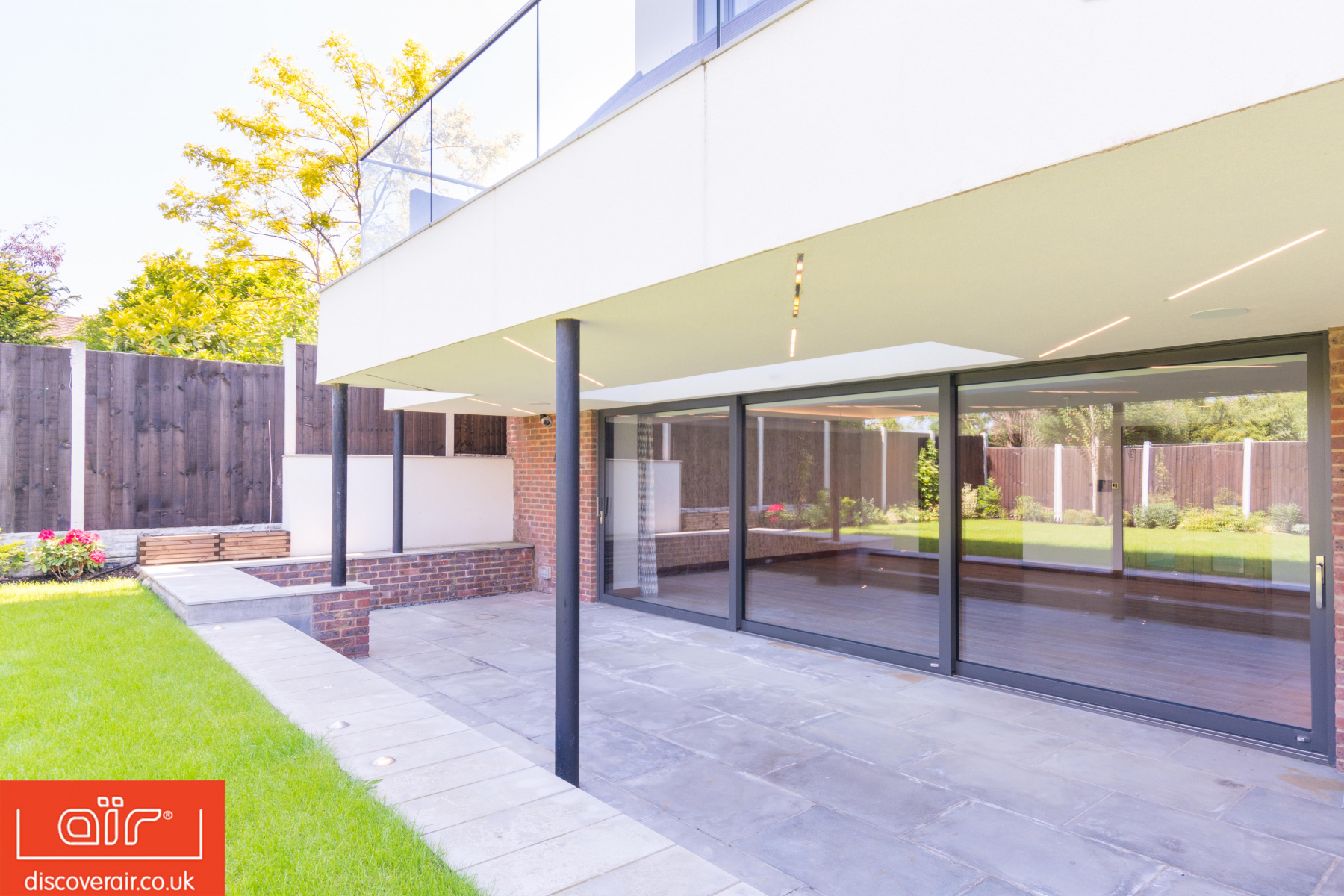 air-lift-and-slide-aluminium-doors-installed-on-modern-home