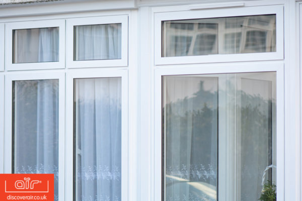 air-MOD-Flush-aluminium-windows-close-up-in-white