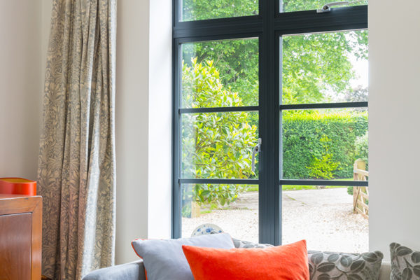air-MOD-Heritage-windows-black-in-living-room-2